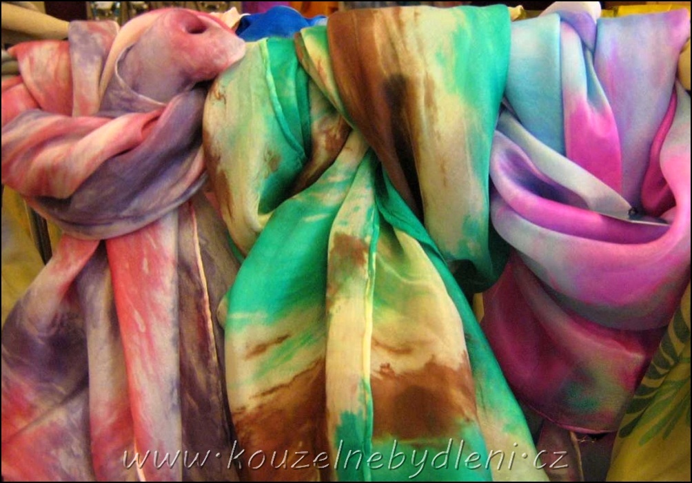 Malovaný hedvábný šál